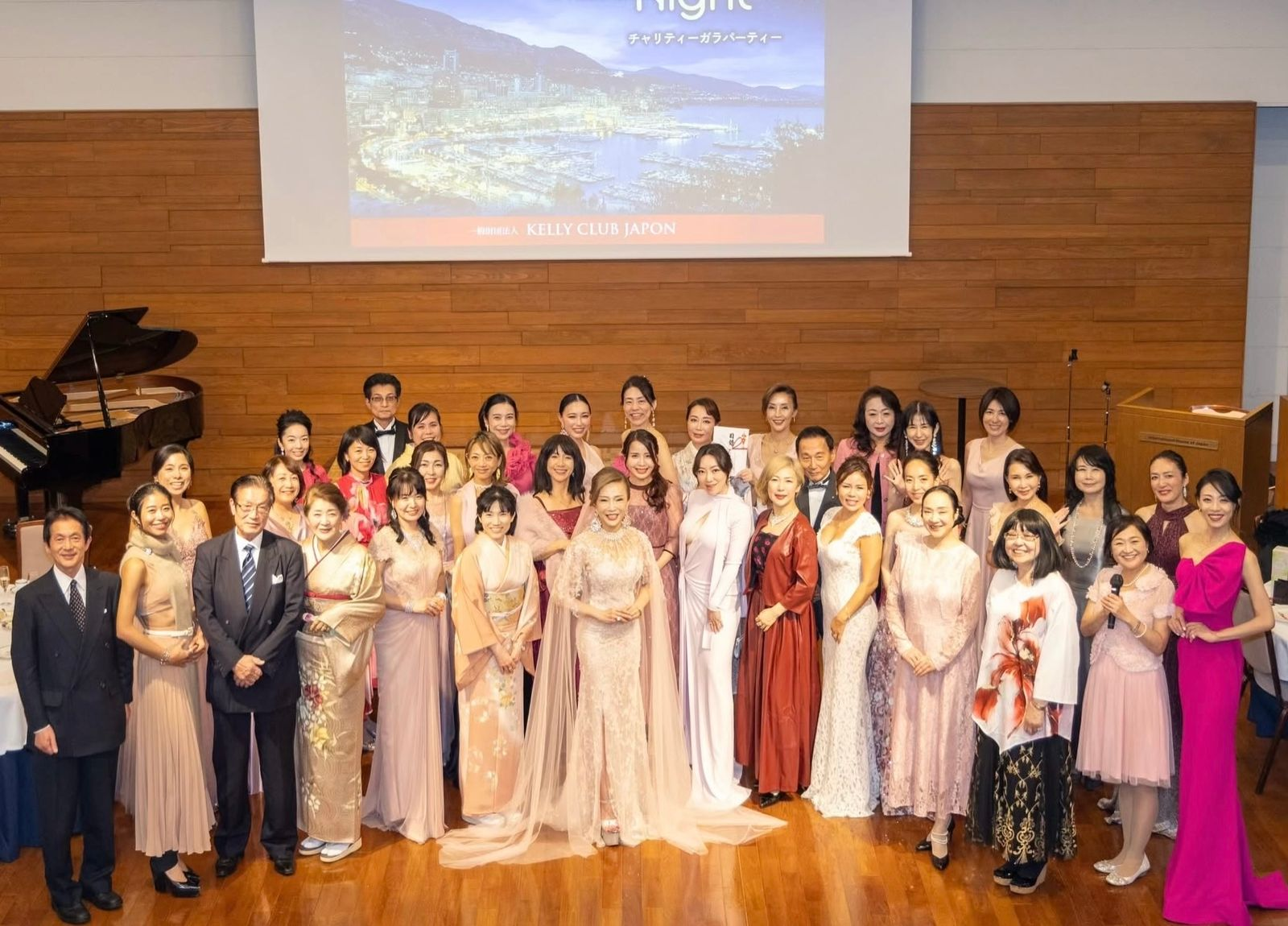 昨年のガラパーティーの集合写真